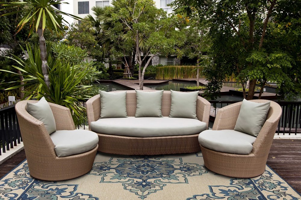 8' X 10' Ivory And Blue Damask Indoor Outdoor Area Rug