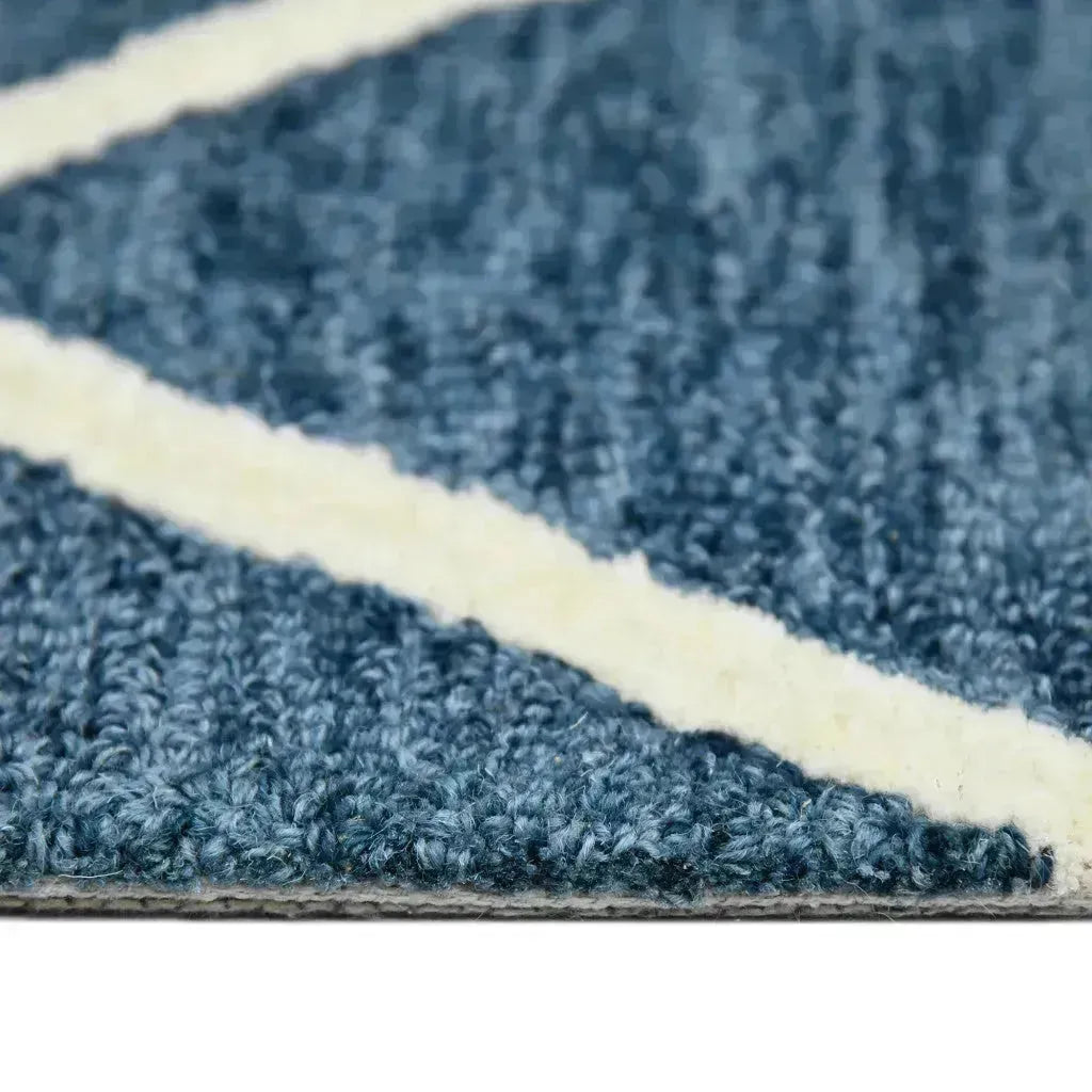 Vista Raton Navy Hand-Hooked Wool Area Rug 5'x8'