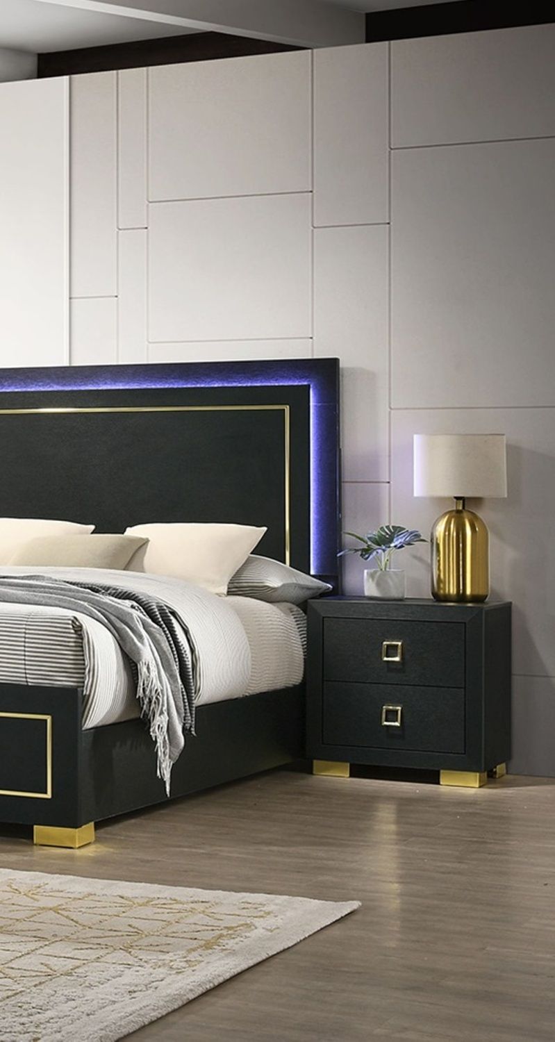 Contemporary Style 3pc Bedroom Set Queen Size Bed And 2x Nightstands Black Wood Gold Accent Legs