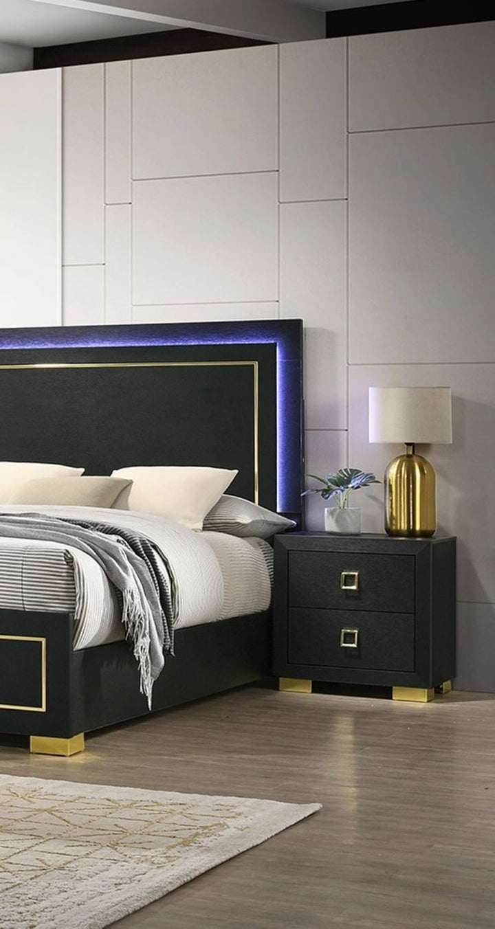 Contemporary Style 3pc Bedroom Set Queen Size Bed And 2x Nightstands Black Wood Gold Accent Legs