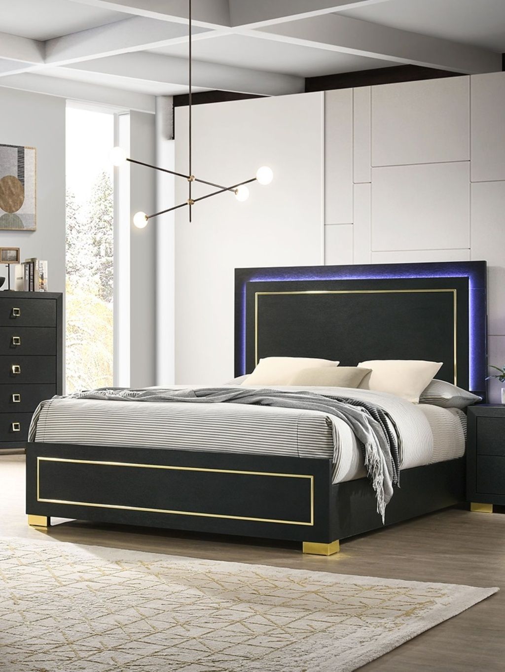 Contemporary Style 3pc Bedroom Set Queen Size Bed And 2x Nightstands Black Wood Gold Accent Legs