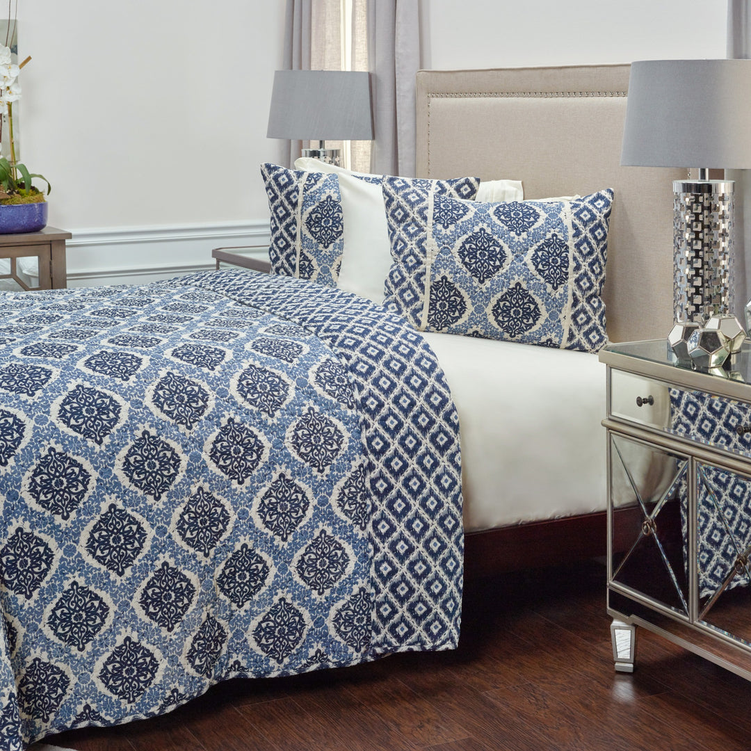 Blue & Ivory Damask Queen Quilt – Classic Soft Microfiber Bedding | Trufairs