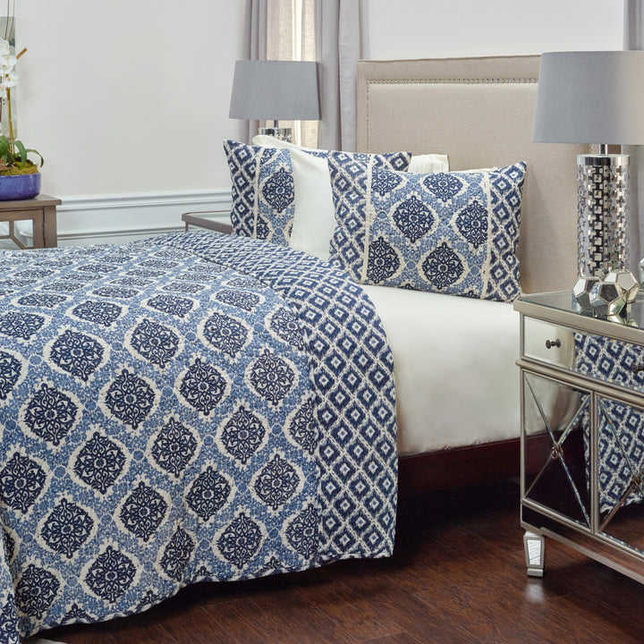 Blue & Ivory Damask Queen Quilt – Classic Soft Microfiber Bedding | Trufairs