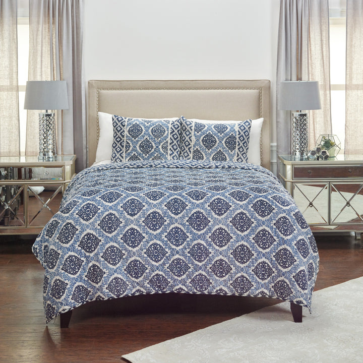 Blue & Ivory Damask Queen Quilt – Classic Soft Microfiber Bedding | Trufairs