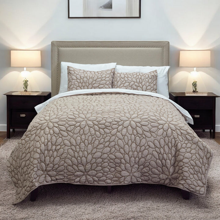 Blush Floral Queen Quilt – Romantic Microfiber Softness & Vintage Style | Trufairs