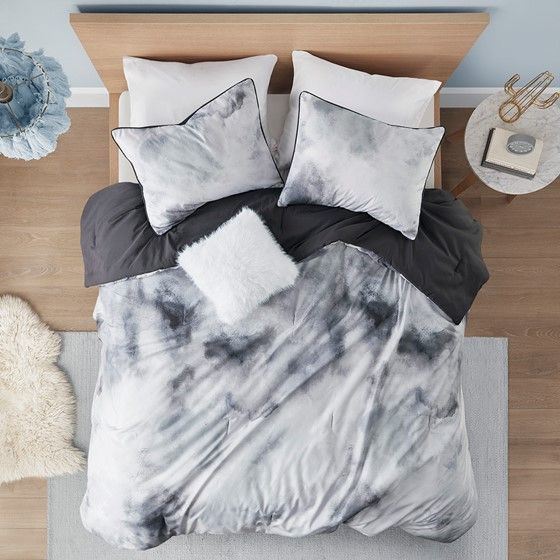 Cassiopeia Watercolor Tie Dye Comforter Set