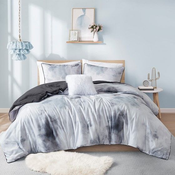 Cassiopeia Watercolor Tie Dye Comforter Set