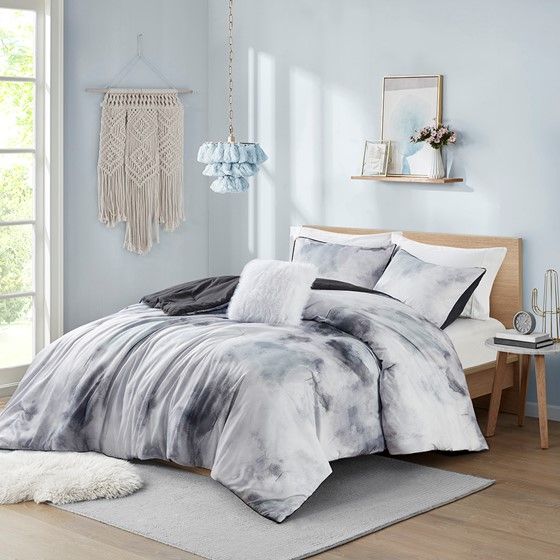 Cassiopeia Watercolor Tie Dye Comforter Set