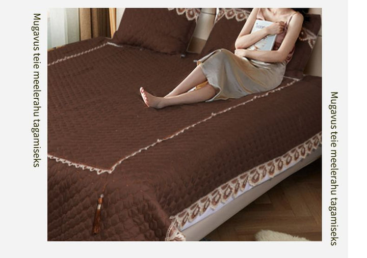European Lace Bedding Ensemble