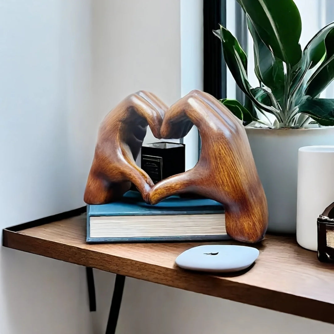 1pc Charming Wood Grain Effect Love Sculpture, Resin Craft Decor, Enhances Bookshelves and Office Spaces, Ideal for Home Styling
