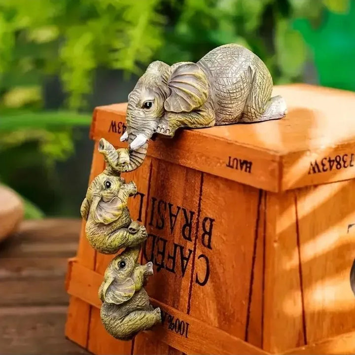 3Pcs/set Cute Elephant Figurines Elephant Holding Baby Elephant Resin Crafts Desktop Decoration Ornaments Crafts Figurines