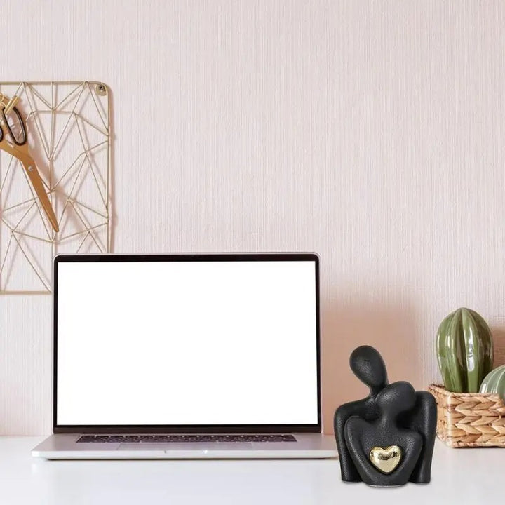 Romantic Ceramic Love Embrace Figurines Love Heart Couple Hug Figurine Modern Sculpture Aesthetic Couple Figurines Art Craft