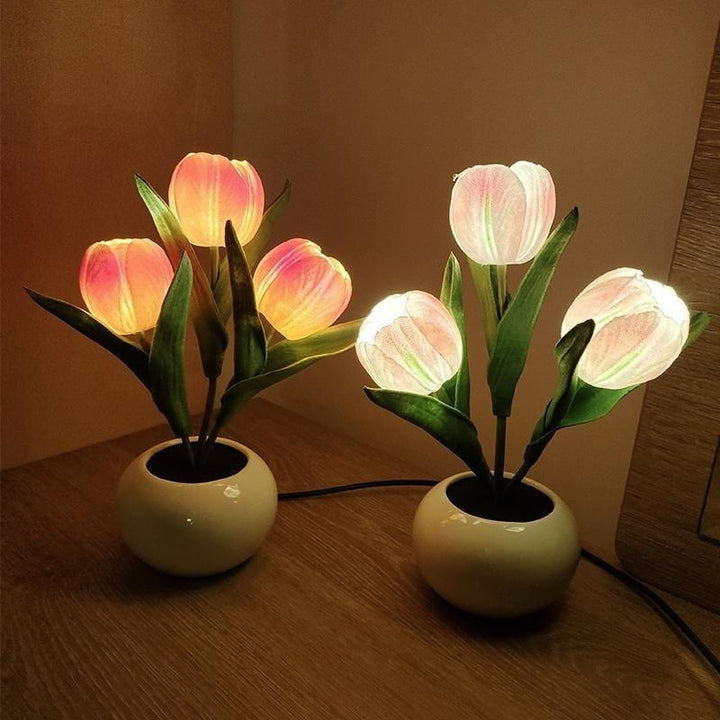 Tulip Lamp - LED Replica Tulip Table Lamp with Flower Vase for Desktop Decoration. Suitable for home, living room, desktop decoration, holiday gifts, atmosphere decoration lamps. Powered by USB, with