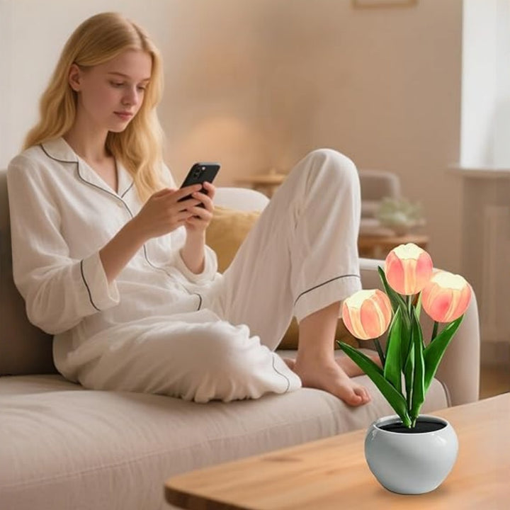 Tulip Lamp - LED Replica Tulip Table Lamp with Flower Vase for Desktop Decoration. Suitable for home, living room, desktop decoration, holiday gifts, atmosphere decoration lamps. Powered by USB, with