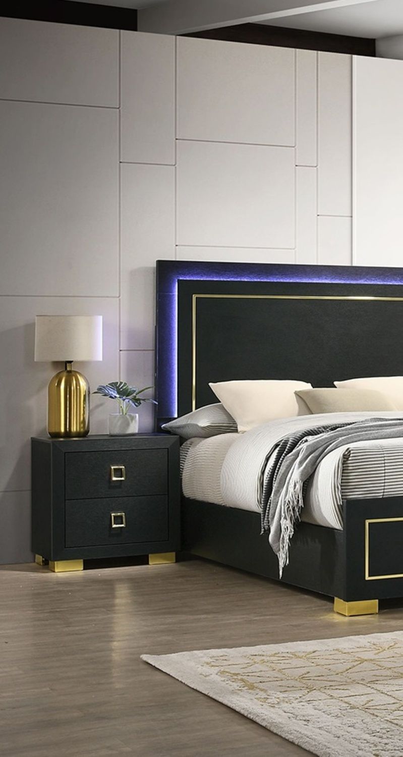 Contemporary Style 3pc Bedroom Set Queen Size Bed And 2x Nightstands Black Wood Gold Accent Legs